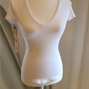 Babaton Slim Fit White V-Neck T-Shirt